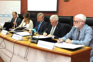 A Escola asina un convenio coas tres universidades galegas para a formación do PAS